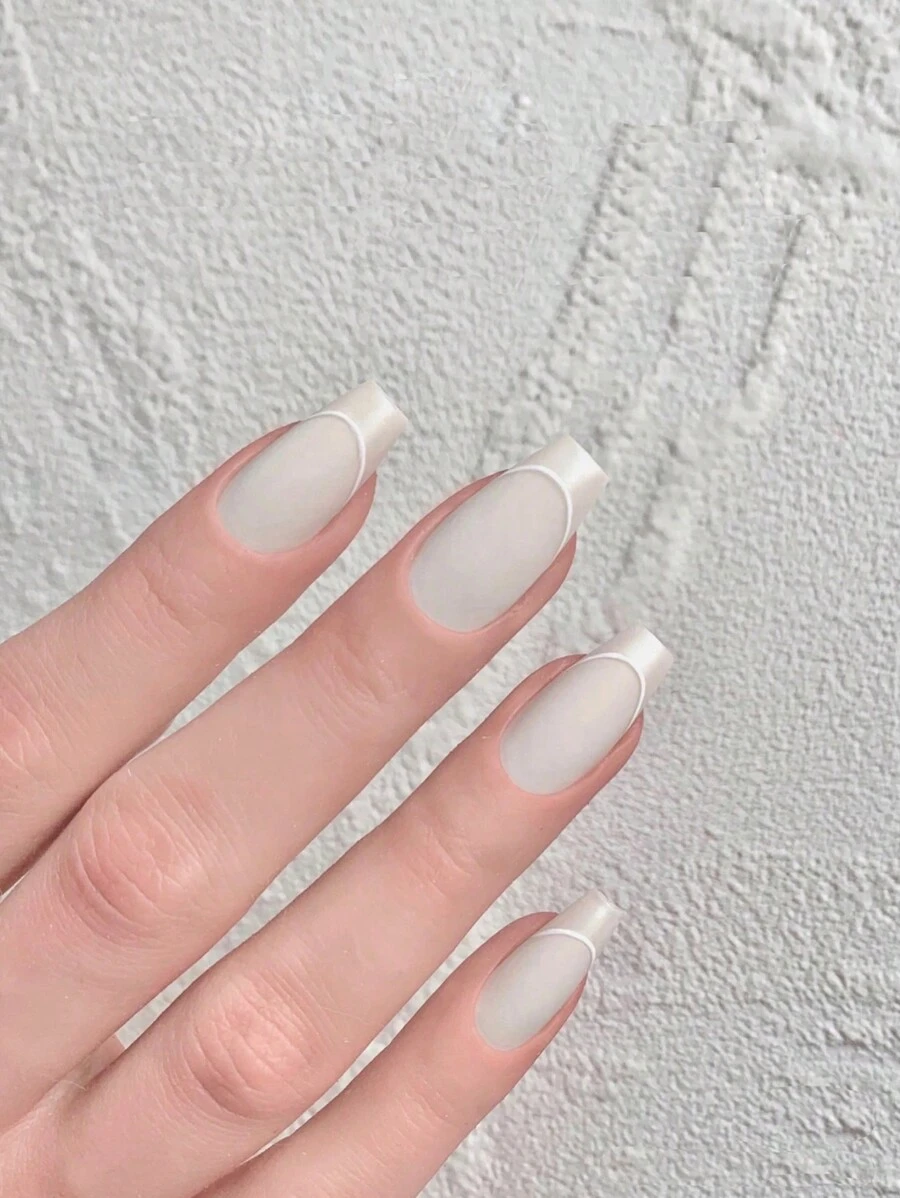 24入組中長款棺材形狀白色指甲貼紙，歐美風格女士用，附1個果凍凝膠及1個指甲文件，適用於派對、舞蹈、日常和休閒穿著，可拆卸且可重複使用，瞬間提升您的造型