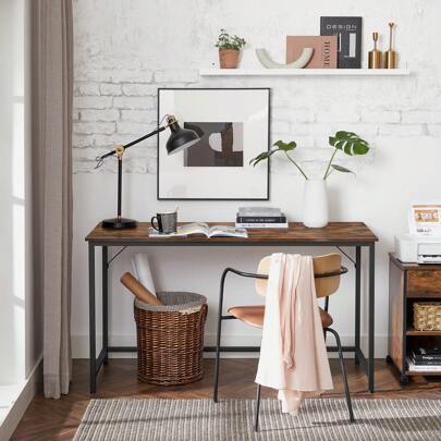 VASAGLE bureau, table, poste de travail, 135 x 60 x 76 cm, pour bureau, salon, chambre, assemblage simple, métal, style industriel, marron rustique et noir