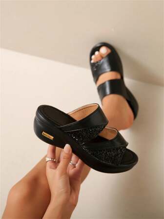 女式加大码亮片装饰舒适时尚坡跟厚底凉鞋，一脚蹬厚底中跟防水轻便拖鞋，尺码偏小