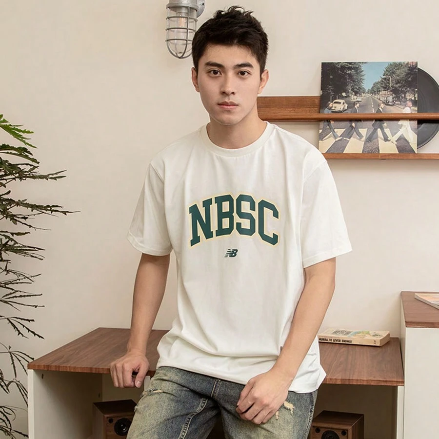 New Balance 男士 2026 春季新款休闲复古字母印花圆领短袖 T 恤 - 白色 - 查看 1