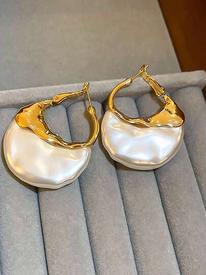 زوج من أقراط حلقية مزخرفة بالخرز الاصطناعي بطراز قديم