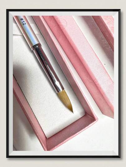 Pincel princess #12  Pelo semi natural.  50% kolinsky 50% sintético.  Ideal para el manejo de perlas grandes de  acrílico. Semi profesional.