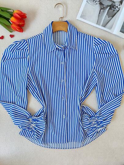 camisa feminina social listrada com botao abrir manga longa de creppnho