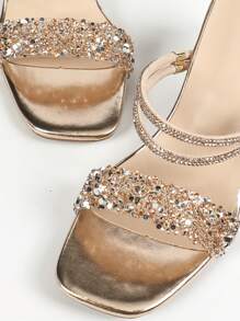 Damenschuhe mit modischen kristallbesetzten Absätzen, neue Champagner-farbene Pantoletten zum Tragen auf zwei Arten, perfekt für alle Anlässe wie Valentinstag