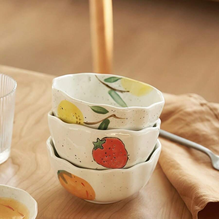 Ein Stück kreativer handbemalter Keramikschale mit Unterglasur-Farbe ...