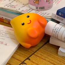 隨機可愛卡通消防員捏著玩具/緩解壓力玩具/慢回彈擠壓通風玩具/用於舒緩情緒和消磨時間 - 橙黃色 - 查看 5