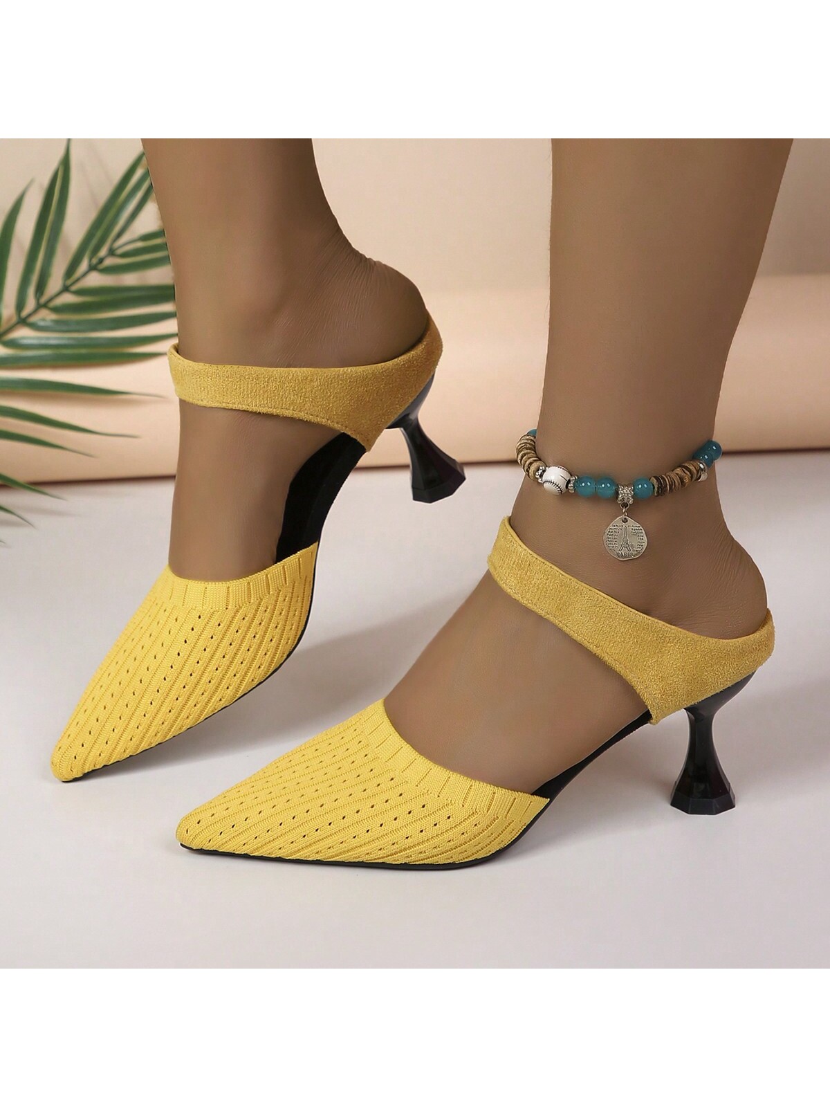 صندل نسائي بكعب عالي وأصابع مدببة، تصميم عصري، ارتفاع الكعب مناسب، مثالي للاجتماعات العملية، والاستر