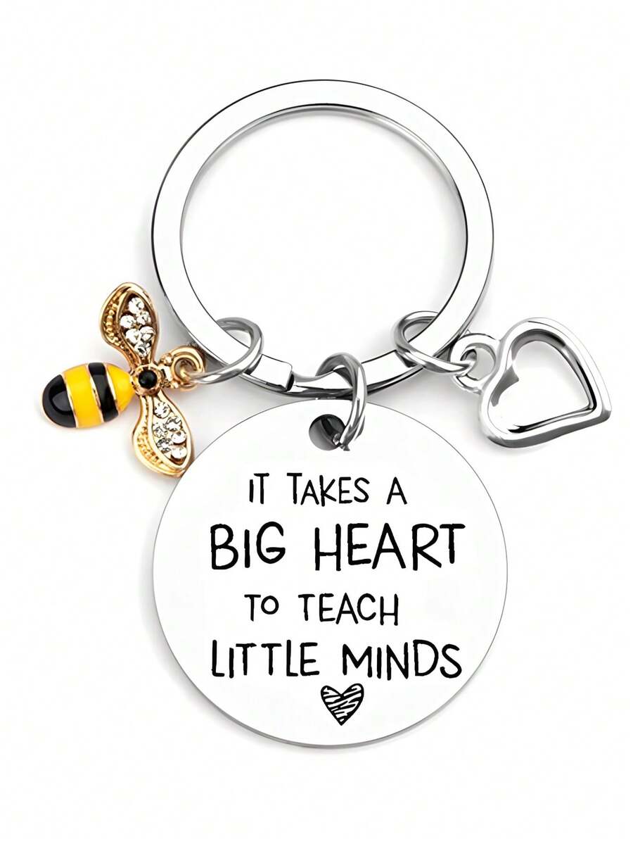 1個2024年畢業季節不銹鋼雕刻蘋果造型鑰匙扣，配有鑽石心臟，是給老師、導師和畢業季節的理想禮物 - 銀色 - 查看 1