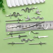 10/16 bucăți Breloc de sabie cavaler șarpe de Halloween Breloc de sabie de argint antic cuțit de metal pandantive Colier Fabricare de bijuterii Accesorii artizanale