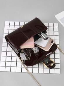 Bolso bandolera cuadrado mini de piel de poliuretano brillante y resistente al agua, de color vino tinto a juego con todo, con correa de cadena metálica, regalo ideal para Año Nuevo para mujeres, bolso burdeos de moda, bolso con inspiración retro para mujeres - Burdeos - Ver 11