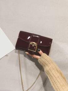 Bolso bandolera cuadrado mini de piel de poliuretano brillante y resistente al agua, de color vino tinto a juego con todo, con correa de cadena metálica, regalo ideal para Año Nuevo para mujeres, bolso burdeos de moda, bolso con inspiración retro para mujeres - Burdeos - Ver 4