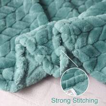 Soft Cozy 3D Decorative Jacquard Flannel Blankets, Lightweight Fuzzy Plush Warm Throws For All Seasons