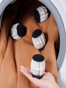 2pcs Anti-Winding Lint Balls, Magic Laundry Balls, Hair Removal Tool For Washing Machine - Black and White - View 1