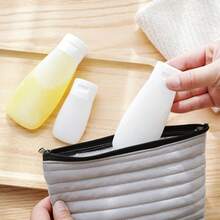 3入組60ml可裝洗髮水、護髮素和乳液的旅行補充瓶，配有携帶式透明化妝包，非常適用於儲存戶外活動使用的護手霜