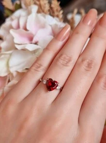Anillo elegante para mujeres en forma de corazón rojo, brillante, perfecto para fiestas y cumpleaños, un gran regalo como joya exquisita para mujeres - Rojo - Ver 1