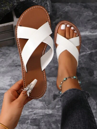 歐美風格簡約白色平底涼鞋，女士休閒戶外沙灘拖鞋，帶PU皮交叉帶