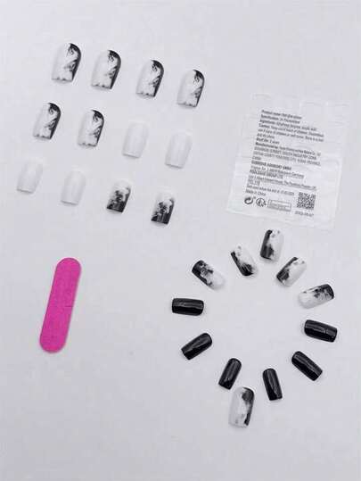 長方形の形のつけ爪セット 24個、黒と白のハロー染めスモークフルカバーデザインの偽爪、ゼリージェルと爪やすりが付属、パーティーやダンス、日常着用に最適