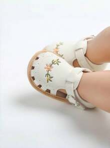 Yibubu White Infant Shoes Embroidered Flower Infant Girl Sandals Toddler First Walkers Shoes Girls Vintage Closed Toe Beach Flat Sandals Summer