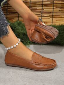 Klassieke effenkleurige handgemaakte stiksels decor loafers, lichtgewicht comfortabele casual mode mocassins