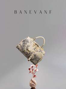 1 件 PVC 皮革印花图案小波士顿枕头包，可调节吊带，小巧适合日常使用，设计精致优雅，是送给女性朋友、姐妹、母亲、妻子、派对礼服配饰的理想礼物