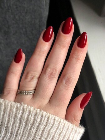 24片椭圆形亮面酒红色美甲贴纸套装，包含马卡龙糖果色全覆盖亚克力假指甲、1片果冻胶和1把指甲锉，适合女性和女孩日常工作、学习和派对使用。