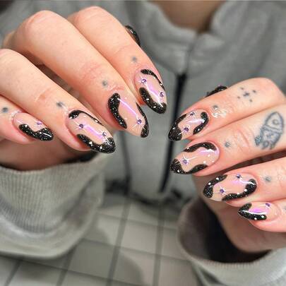 24個 アーモンド型 偽爪、黒い夜空＆星 フレンチスタイル、ジェリーグルー付き、ネイルファイル1個付き