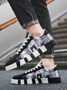 Men's Fashionable Front Tie Color-Block Graffiti Canvas Sneakers - Black and White - View 5