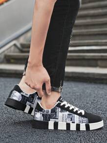Men's Fashionable Front Tie Color-Block Graffiti Canvas Sneakers - Black and White - View 6