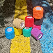 6 rotoli di bende elastiche adesive multicolori, confezione: bende di supporto per polso e caviglia, resistenti e stretching, per sport e attività all'aperto, colori casuali (4,5 cm L x 5 cm L), accessori per palestra, bende per sport, nastro per sport