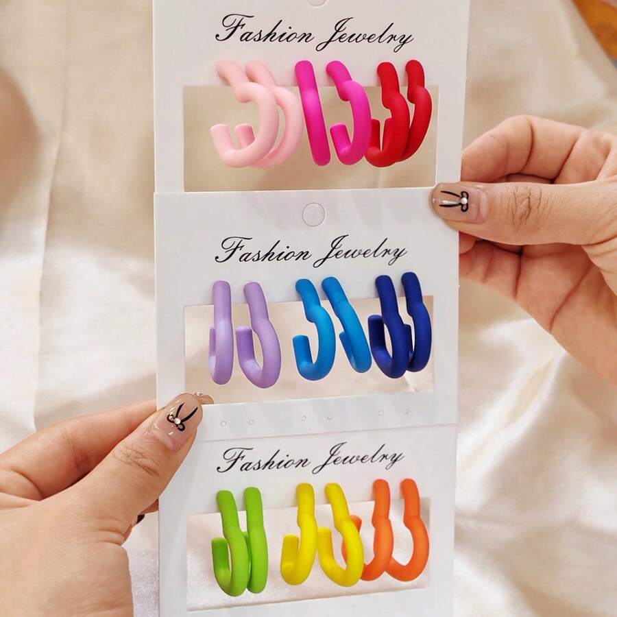 Set de 3 pares de aretes para mujeres Y2K de moda de verano en forma de C con diseño pintado y con colores llamativos y dulces, adecuado para citas - 3 pares de pendientes love en forma de C - Ver 1