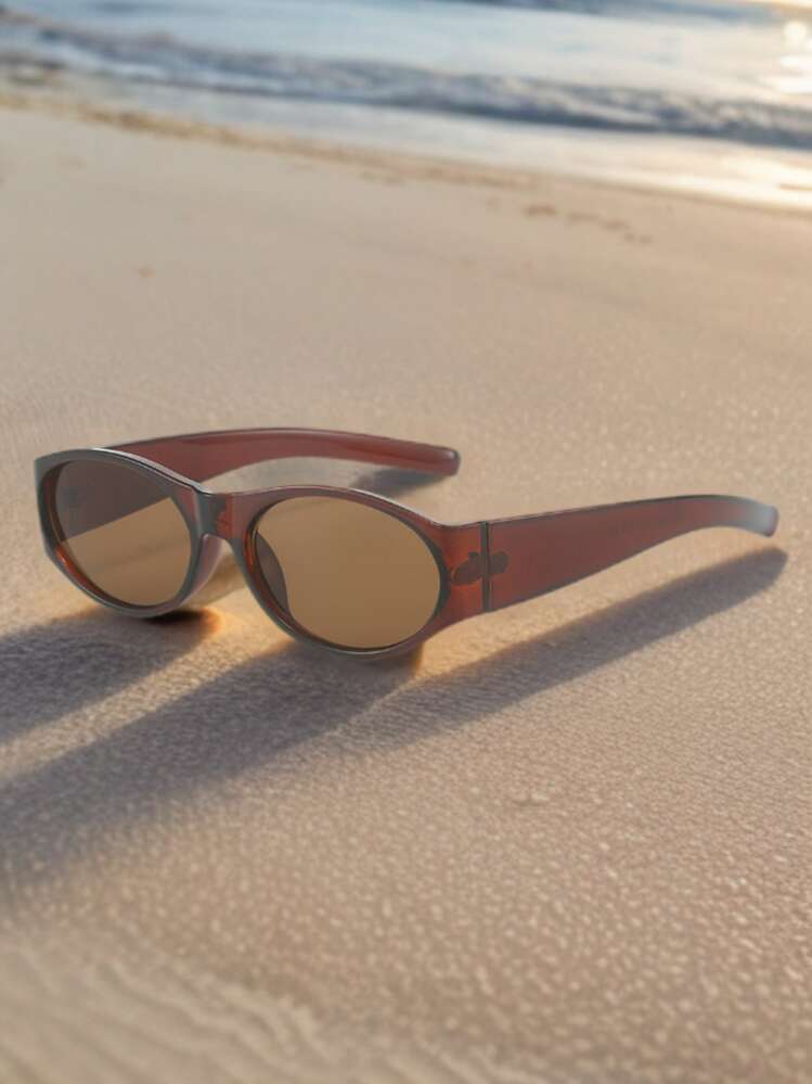 一副Y2K复古椭圆形环绕式时尚眼镜，适合女性日常佩戴，也可作为沙滩配饰，是秋冬季女士日常穿搭、商务休闲装扮的理想之选，也是夏季海滩度假、户外活动和旅行的完美礼物。 - 彩色 - 查看 17