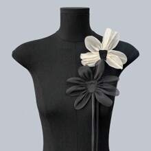 2 Stücke Beige & Schwarz 3D-Mesh-Gewebe Rose Blumen bestickte Aufnäher zum Dekorieren von Brautkleidern