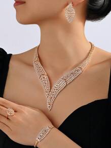 4 pièces/set Ensemble de bijoux de luxe pour femmes avec zirconium cubique incrusté micro. Comprend un collier, des boucles d'oreilles, une bague et un bracelet. Parfait pour les occasions formelles, les mariages et comme cadeau pour la Saint-Valentin, la mère, la fête des mères.