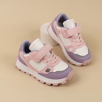 1雙女童經典休閒運動鞋，舒適且適合全年