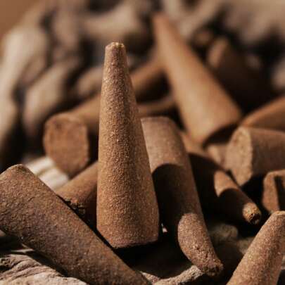 1 Box Of 10Pcs ,Jasmine,Agilawood,Lemongrass,Lavender Handmade Tower Scent Cones, For Negative Energy Purification And Space Cleansing, Home Or Office Aromatherapy, Spa, Relaxation, Meditation, Yoga, Home Purification, Atmosphere.