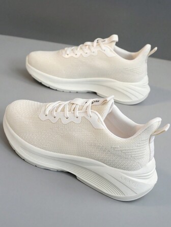 女士運動鞋，2024年夏季新款透氣網布輕量避震跑鞋，適用於休閒穿著