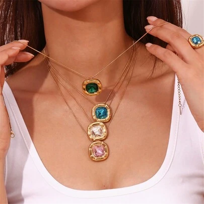 VKHK 1個復古18K鍍金不鏽鋼方邊圓緣吊墜項鍊，飾有花朵和立方氧化鋯，適合女性作為日常配飾或婚禮禮物