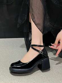 簡約珍高跟鞋,帶十字扣,有光澤的黑色時尚皮鞋 - 黑色 - 查看 3