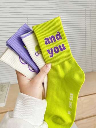 4對任意女性襪子，春/夏新中筒襪，時尚街頭運動襪，舒適透氣字母襪，隨機發貨