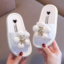 Zapatillas nuevas de verano 2024 en estilo lindo de princesa para niñas, antideslizantes para interiores y exteriores, para padres e hijos, para la playa