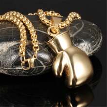 1 pièce Collier en acier inoxydable et titane avec design de gant de boxe rétro pour le sport