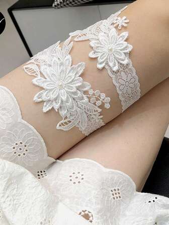 2 件套时尚白色蕾丝蓝色仿珍珠花浪漫婚礼新娘伴娘性感吊袜带腿链套装（图案随机）情人节