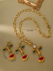 Colier cu design 3D în nuanță de aur, ștanțat cu buze, nas și ochi roșii în stil occidental vintage