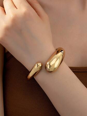 1pc Alloy Teardrop Shaped Simple Gold Bangle, Fashionable Gold Bracelet
