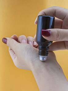 1 Peça frasco de rolo cor de café capacidade de 100ml/50ml/30ml/20ml com dispensador de 3,53oz/1,76oz/1,06oz/0,7oz, frasco vazio perfeito para enchimento de óleos essenciais, fragrâncias, perfumes, batons, gloss labiais, entre outros. Frasco vazio, frasco para fragrância, dispensador cosmético, recipiente de maquiagem portátil para viagens. Perfeito para uso em viagens, spa e em casa. - Café - Visão 7