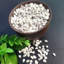 100g/opakowanie Naturalny kryształ Biały turkus, asymetryczny kształt kruszony kamień z polerowaną powierzchnią, do dekoracji domu DIY, wazony, doniczki, akwaria, z dyfuzorami aromatów - Czarne i Białe - Zobacz 4
