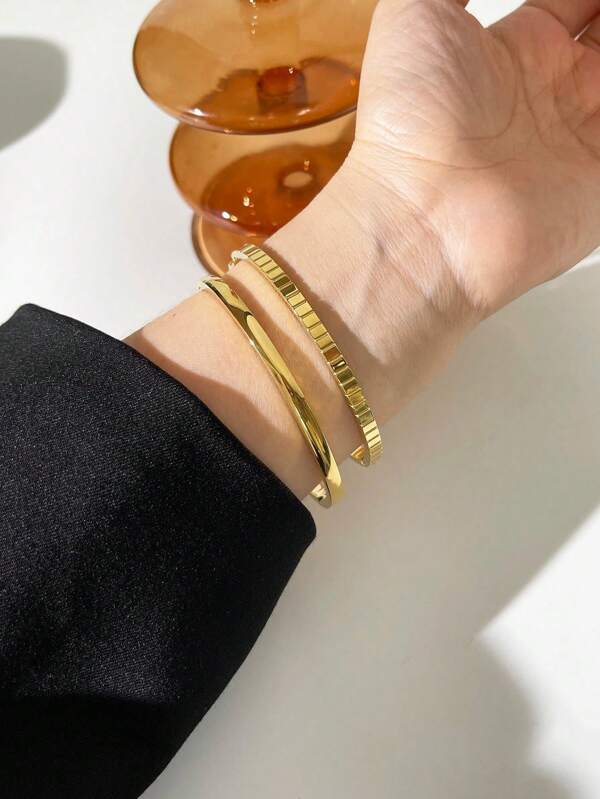 سوار من الفولاذ المقاوم للصدأ عالي الجودة للسيدات بلون صلب و نمط بسيط ضد التلاشي يمكن تكديسه و يتناسب مع الموضة و الأناقة