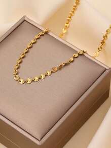Un elegante y minimalista collar de disco circular de acero inoxidable con diseño de copo de nieve chapado en oro de 18K, adecuado para uso diario o fiestas de damas o como regalo para el Día de las Madres