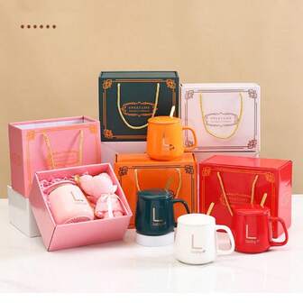 一套北欧风格陶瓷马克杯礼盒，内含小熊马克杯，优雅咖啡杯礼盒套装，适合作为婚礼纪念品、节日礼物交换、办公活动和圣诞礼物。