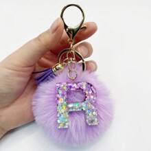 1个，字母首字母钥匙扣，可爱毛绒球钥匙链，可挂在包包、背包、汽车上，是送给女性女孩的礼物，也是钱包和手提包的配饰，带流苏，字母首字母A-Y